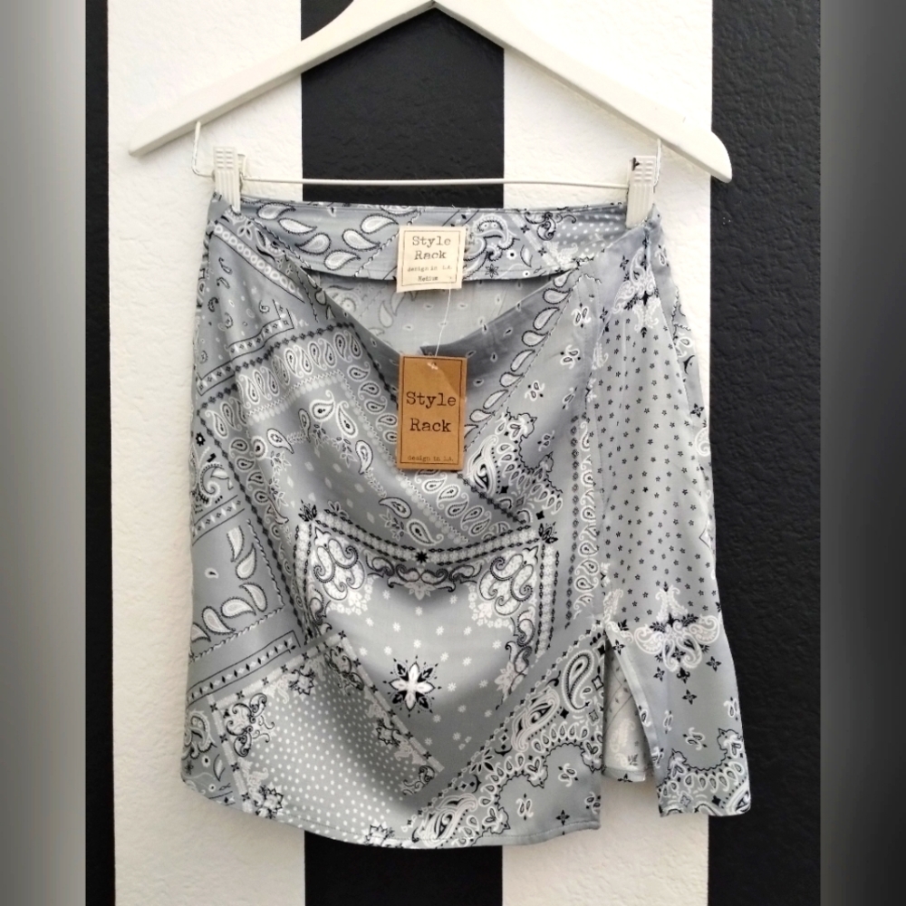 NWT SUPER CUTE MINISKIRT